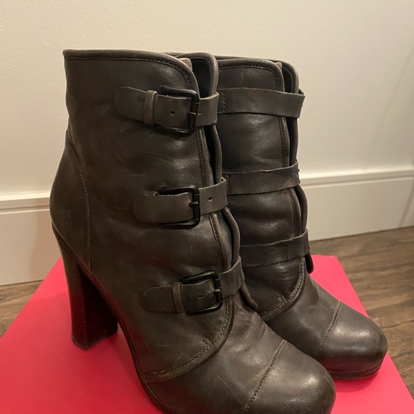 Leather Ankle Boots with Buckles - Grey - Picture 2 of 7